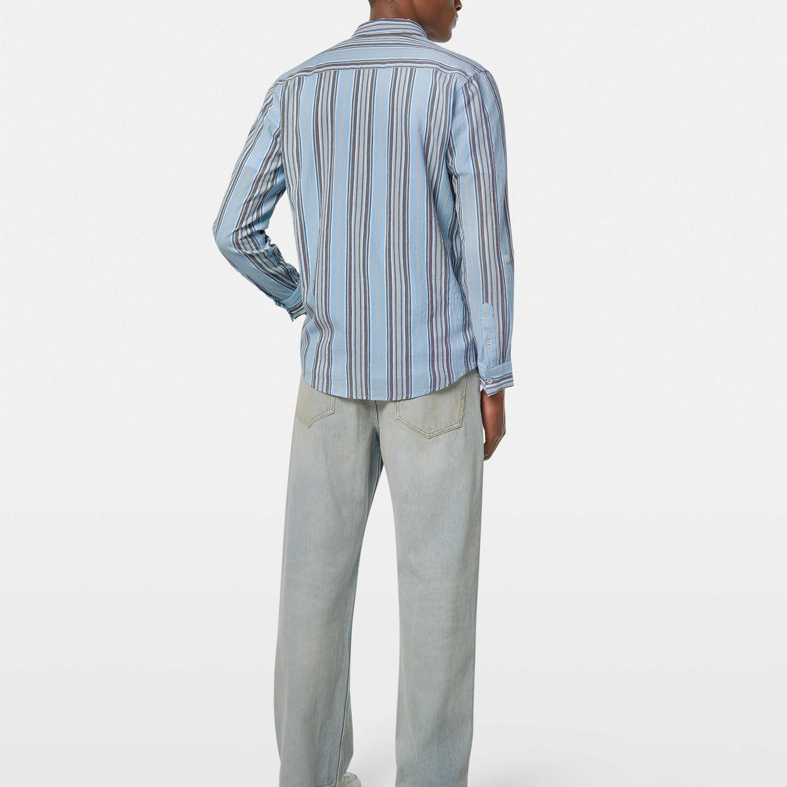 Designed for effortless style, this crinkle-stripe shirt offers a textured finish with a relaxed fit.
100% Cotton