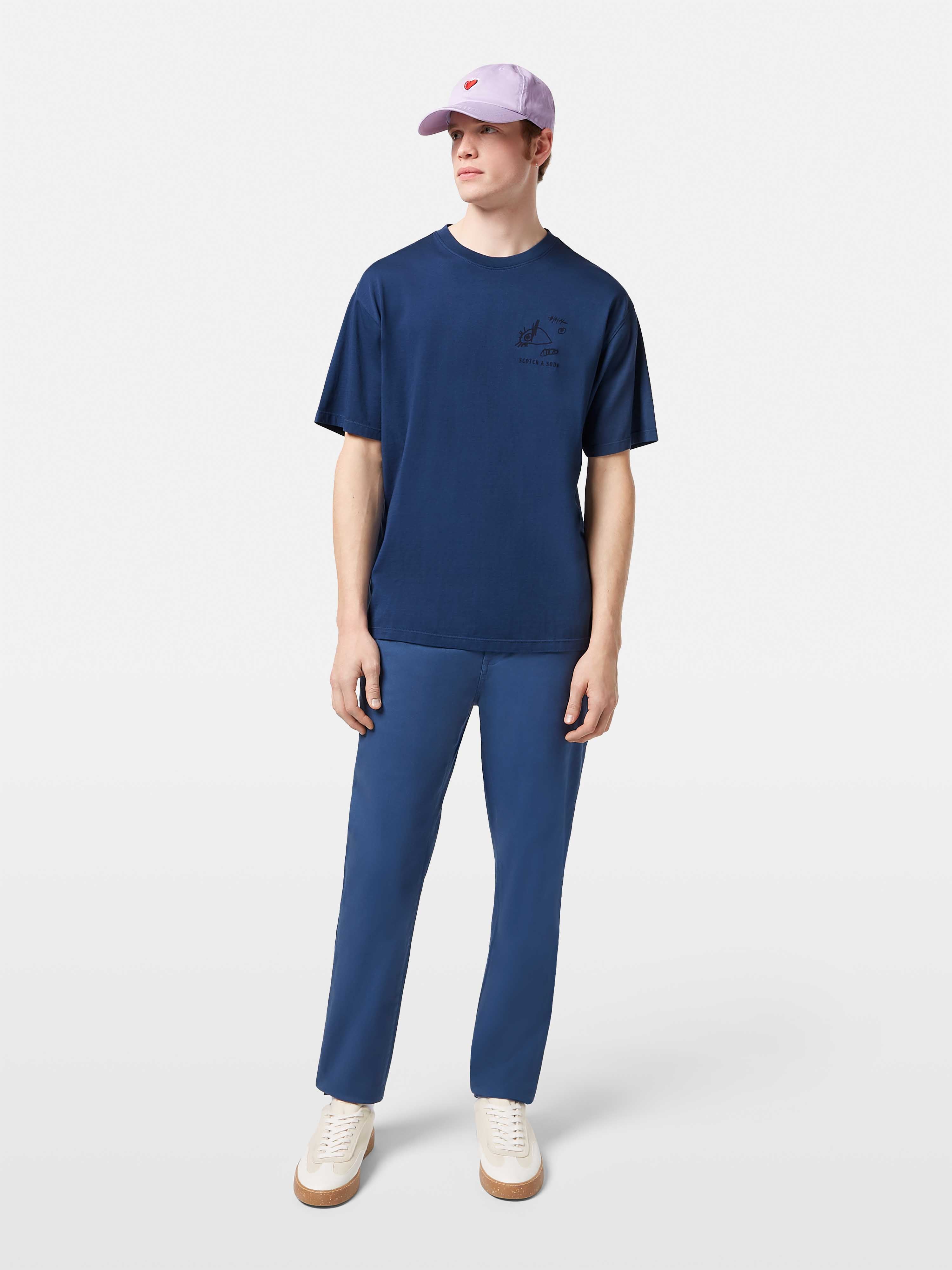 This relaxed fit t-shirt features bold graphics on both the front and back for a bold look.
100% Cotton