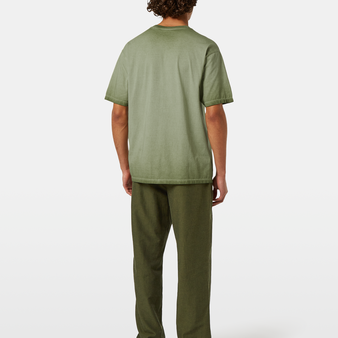 The Relaxed-Fit Inside Out Cold Dye T-Shirt is all about cool comfort with a twist. It's your everyday essential with an edgy vibe.
100% Cotton