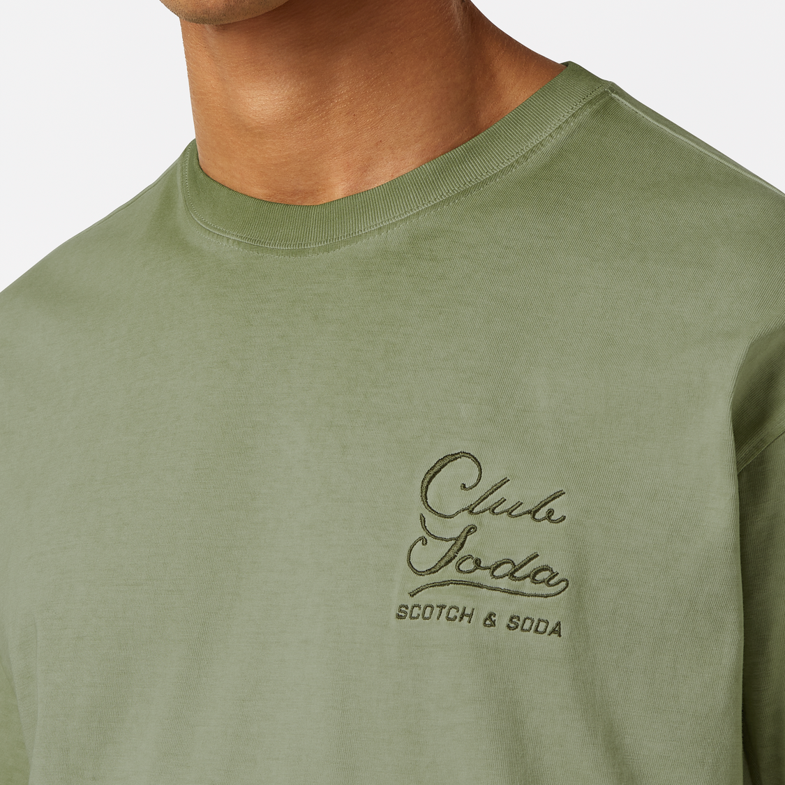 The Relaxed-Fit Inside Out Cold Dye T-Shirt is all about cool comfort with a twist. It's your everyday essential with an edgy vibe.
100% Cotton