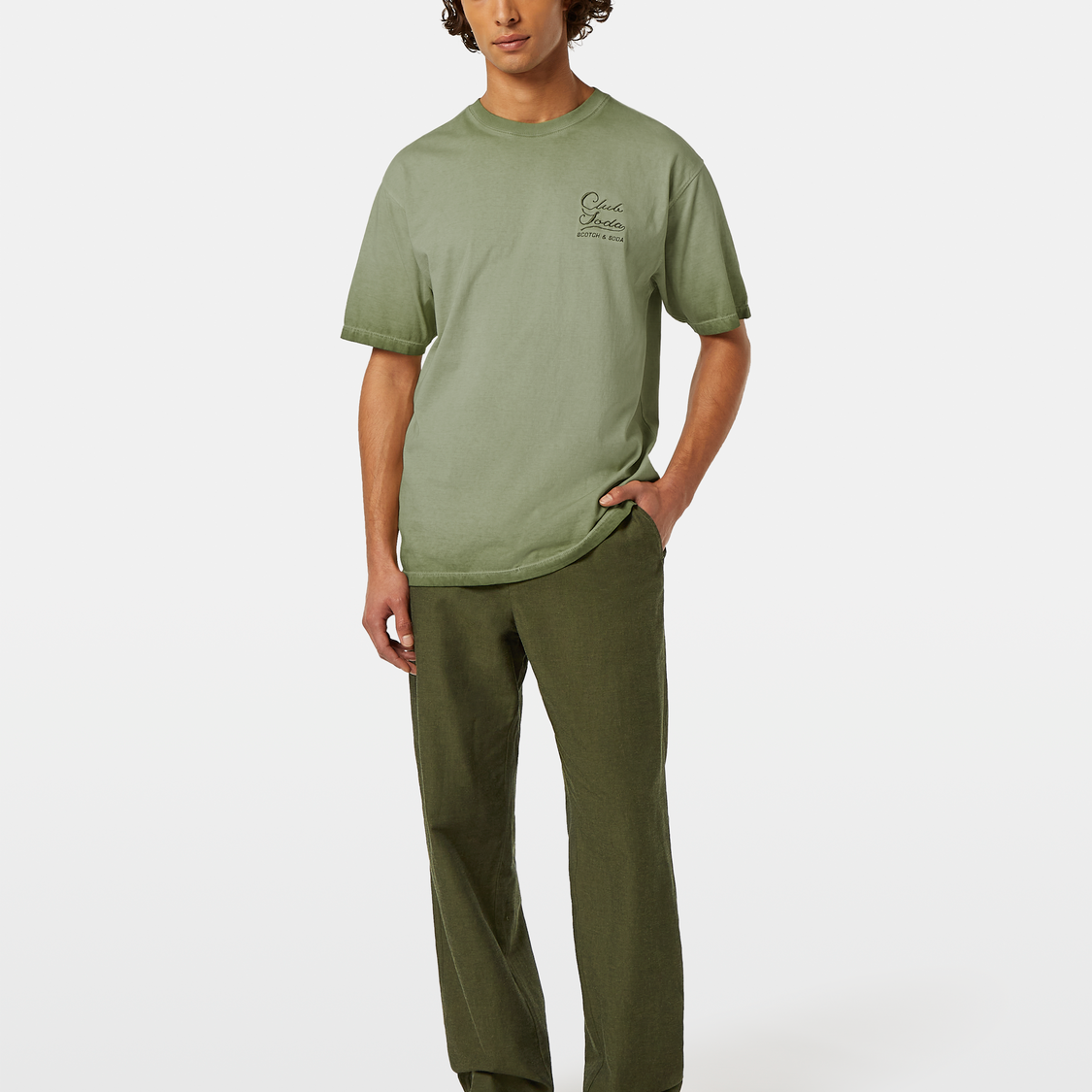 The Relaxed-Fit Inside Out Cold Dye T-Shirt is all about cool comfort with a twist. It's your everyday essential with an edgy vibe.
100% Cotton