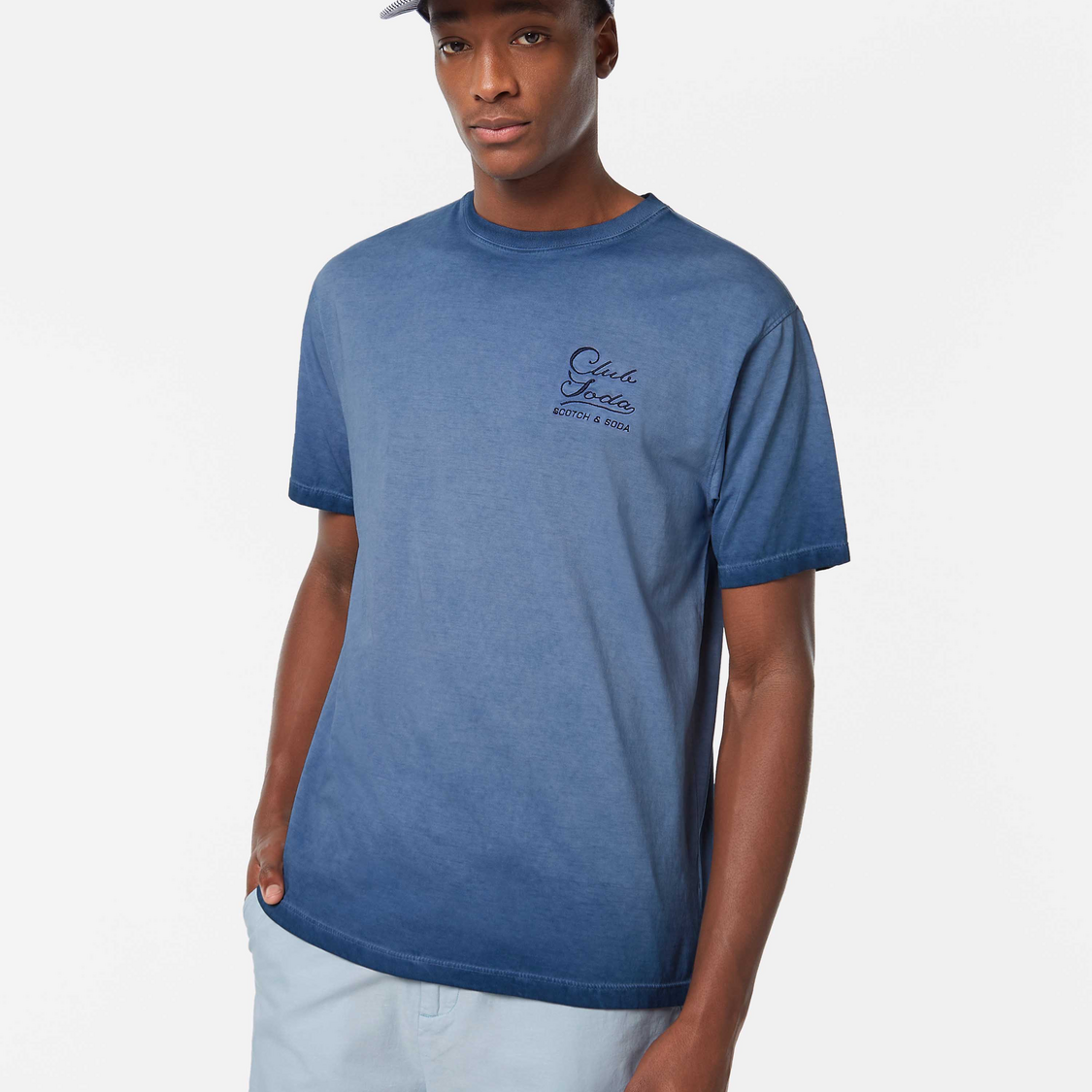 The Relaxed-Fit Inside Out Cold Dye T-Shirt is all about cool comfort with a twist. It's your everyday essential with an edgy vibe.
100% Cotton