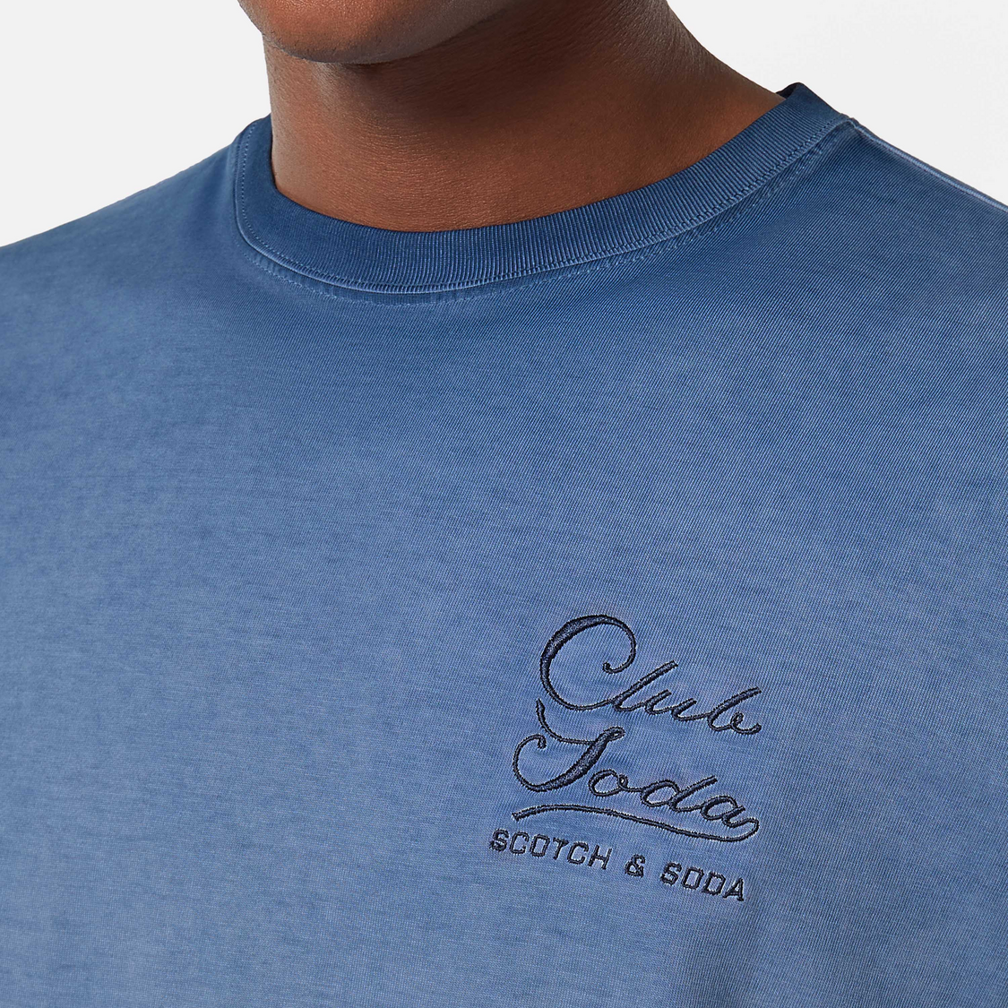 The Relaxed-Fit Inside Out Cold Dye T-Shirt is all about cool comfort with a twist. It's your everyday essential with an edgy vibe.
100% Cotton