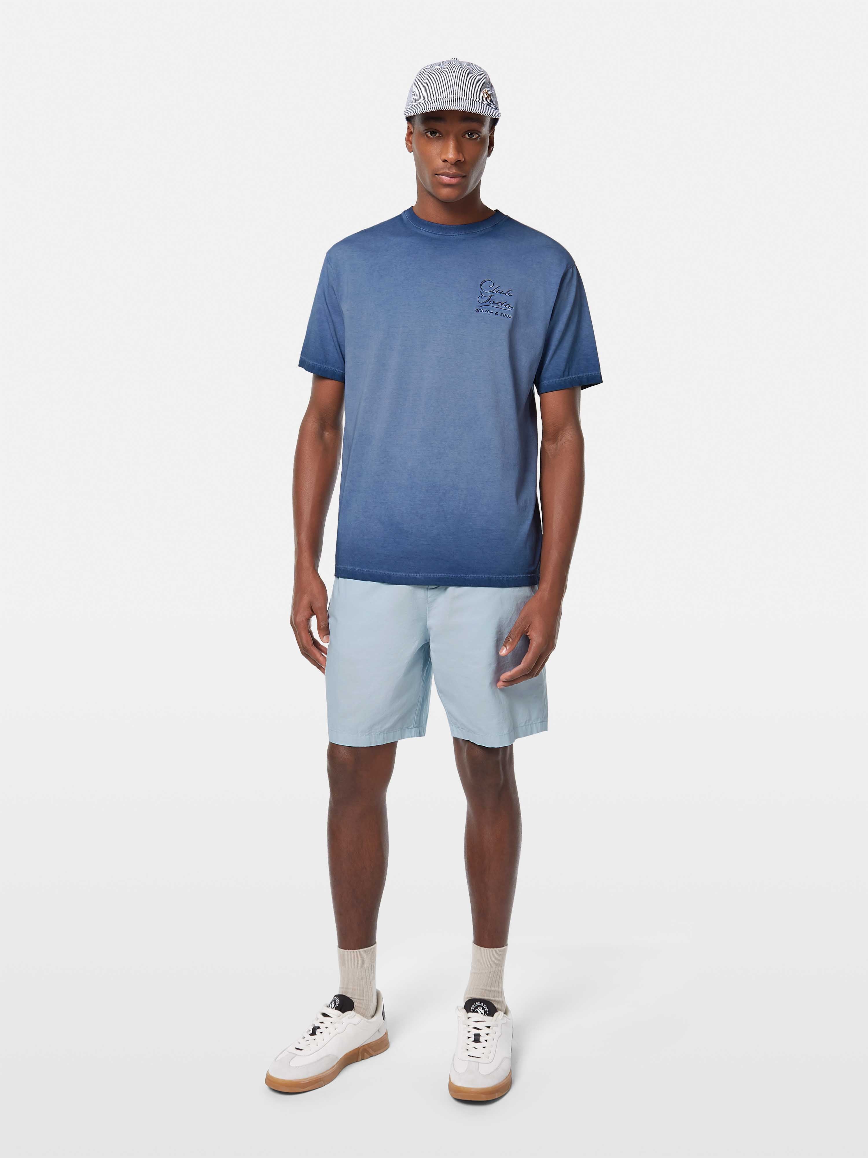 The Relaxed-Fit Inside Out Cold Dye T-Shirt is all about cool comfort with a twist. It's your everyday essential with an edgy vibe.
100% Cotton