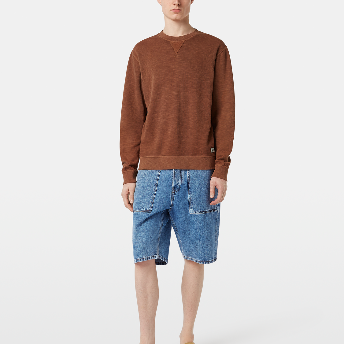 Made from soft fabric, this garment-dyed sweatshirt combines a textured feel with a timeless regular fit for everyday comfort and style.
97% Cotton - Organic
3% Polyester