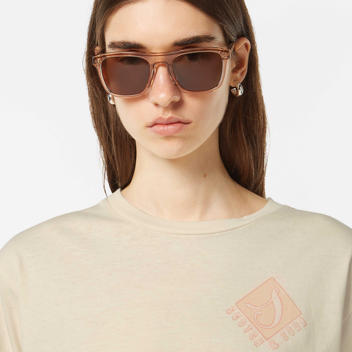 A relaxed, garment-dyed t-shirt featuring front and back artwork details for a laid-back yet artistic look.
100% Cotton