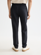 Embrace laid-back comfort with our Warren twill jogger pants. These joggers combine a relaxed aesthetic with breathable fabric - ideal for both leisure and spontaneous thrills.

Men's pants
Straight-fit
Zipper and button closure
Back pocket
Side pockets
67% Cotton, 33% Linen