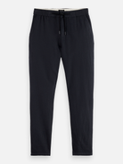 Embrace laid-back comfort with our Warren twill jogger pants. These joggers combine a relaxed aesthetic with breathable fabric - ideal for both leisure and spontaneous thrills.

Men's pants
Straight-fit
Zipper and button closure
Back pocket
Side pockets
67% Cotton, 33% Linen