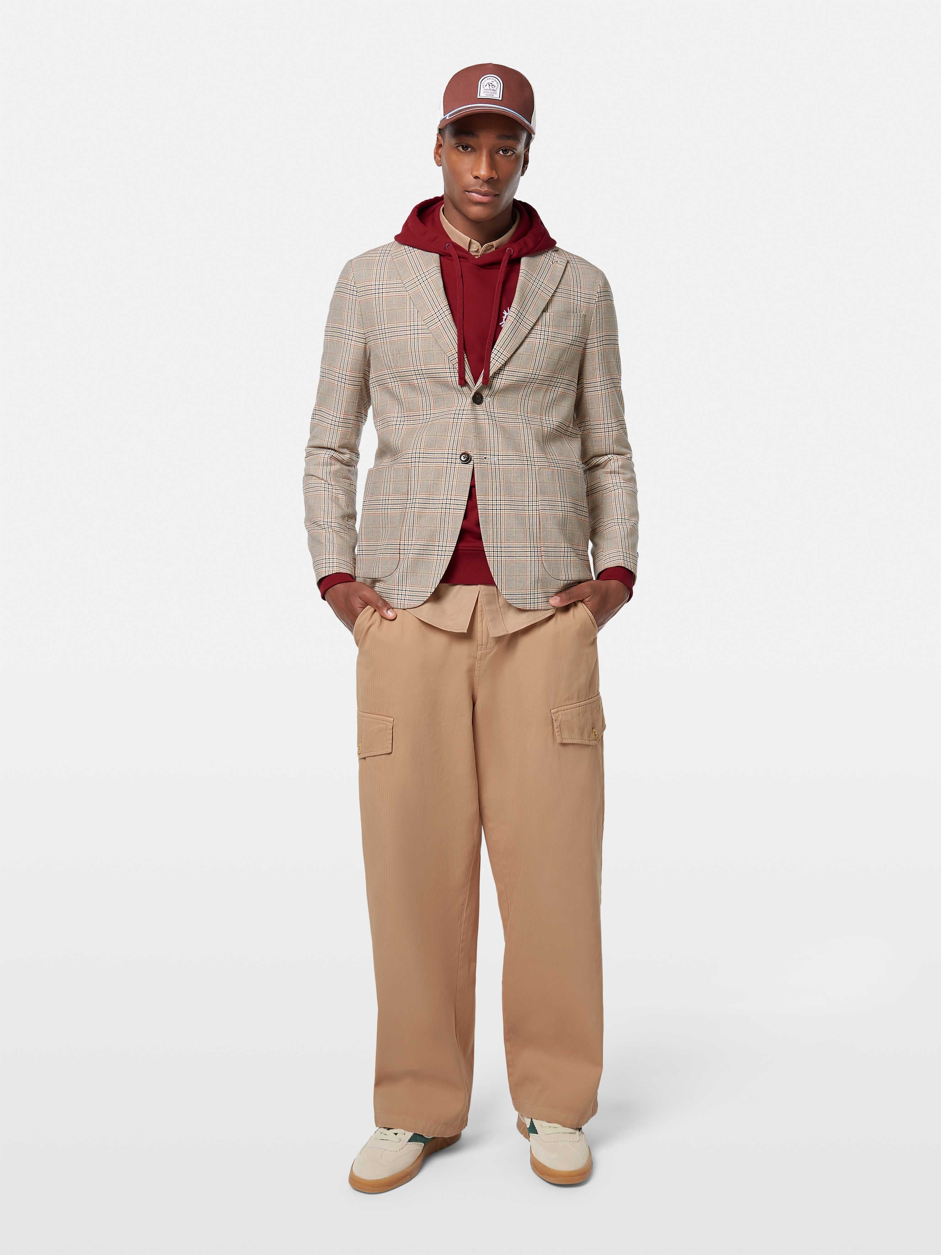 Crafted from a breathable cotton-linen blend, this yarn-dyed blazer delivers timeless style with a relaxed, tailored fit.

81% Cotton, 19% Linen