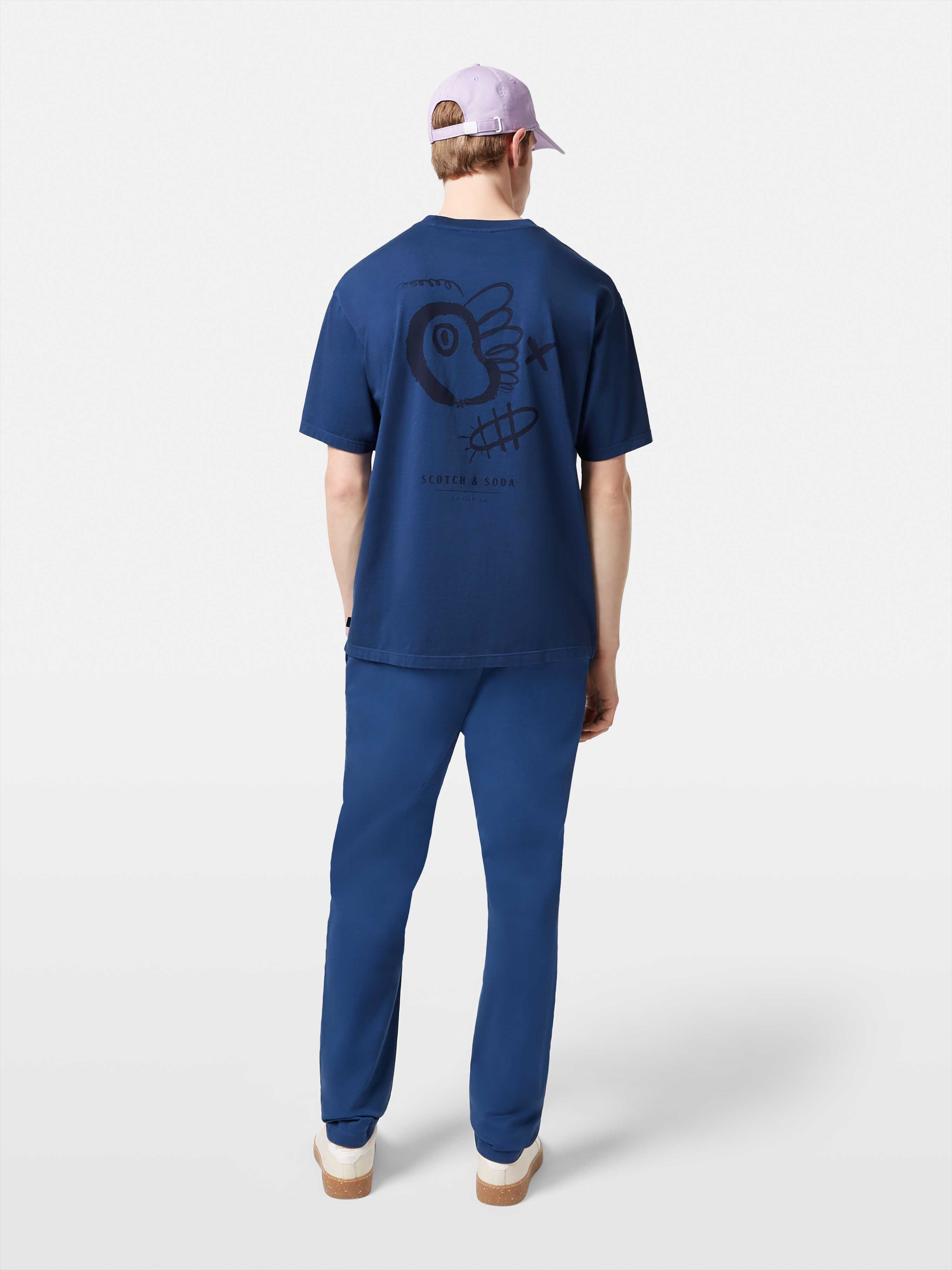 This relaxed fit t-shirt features bold graphics on both the front and back for a bold look.

100% Cotton