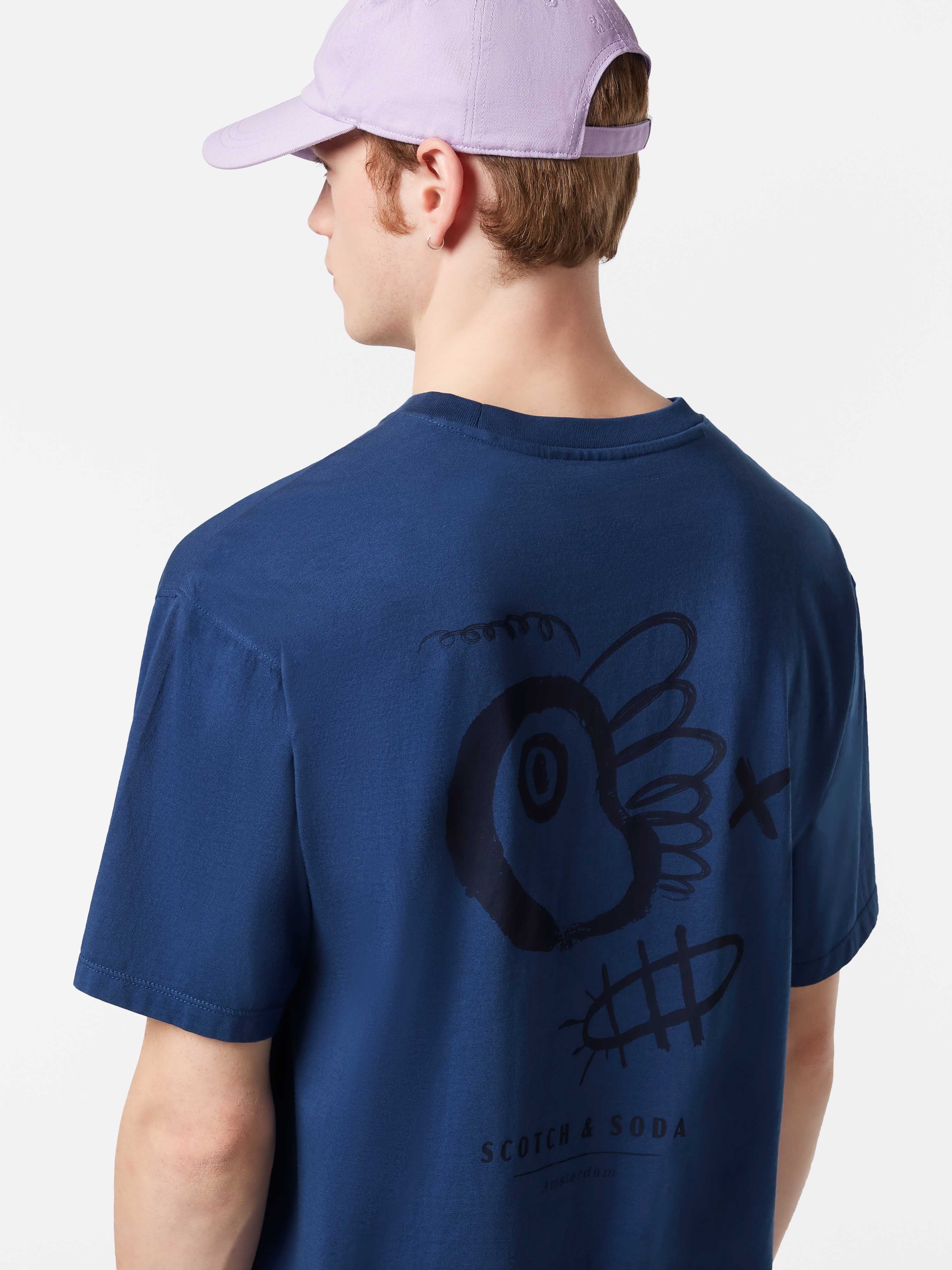 This relaxed fit t-shirt features bold graphics on both the front and back for a bold look.

100% Cotton