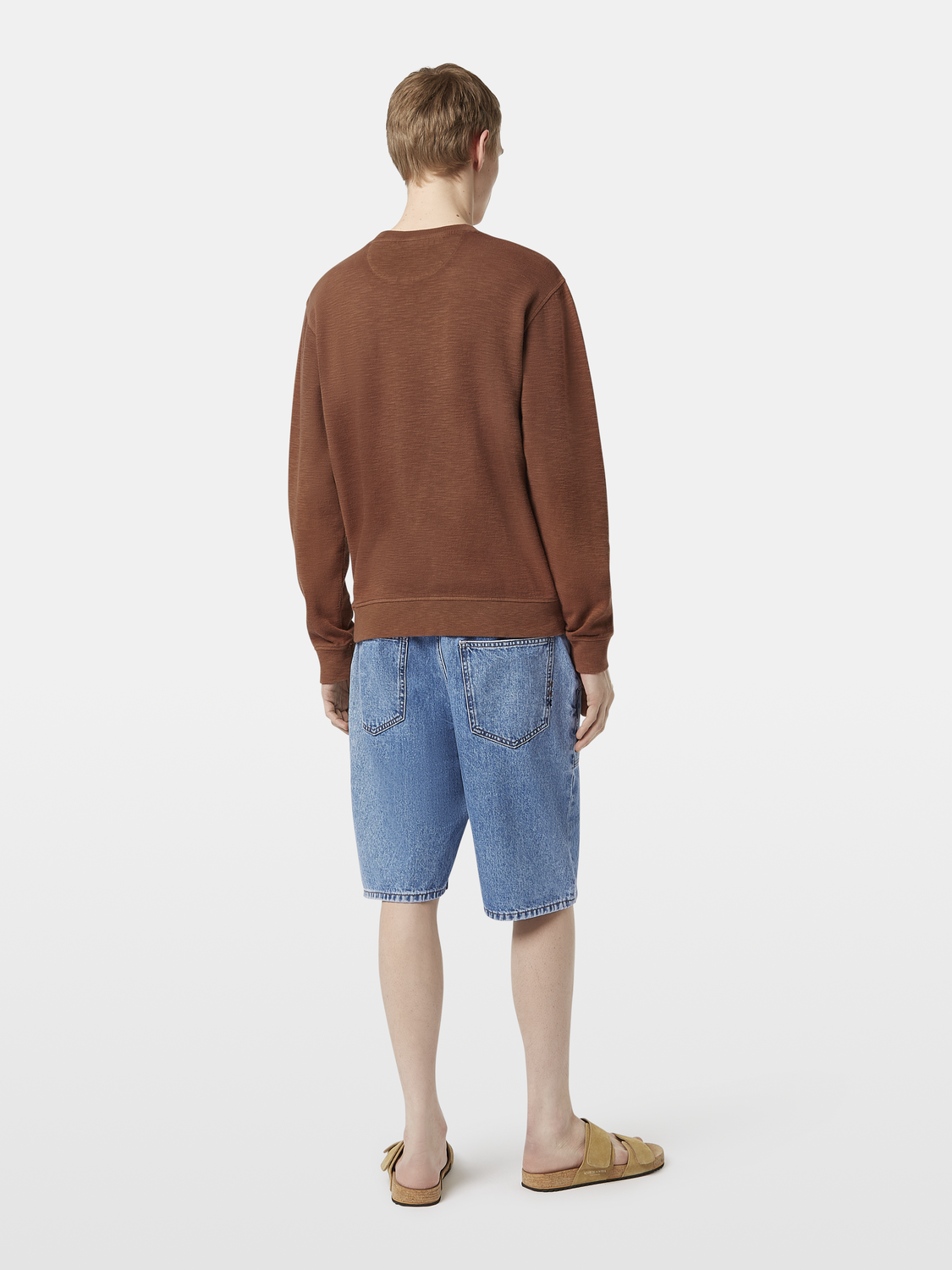 Made from soft fabric, this garment-dyed sweatshirt combines a textured feel with a timeless regular fit for everyday comfort and style.

97% Cotton - Organic
3% Polyester