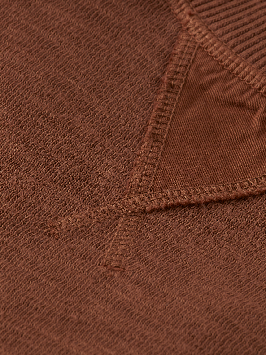 Made from soft fabric, this garment-dyed sweatshirt combines a textured feel with a timeless regular fit for everyday comfort and style.

97% Cotton - Organic
3% Polyester