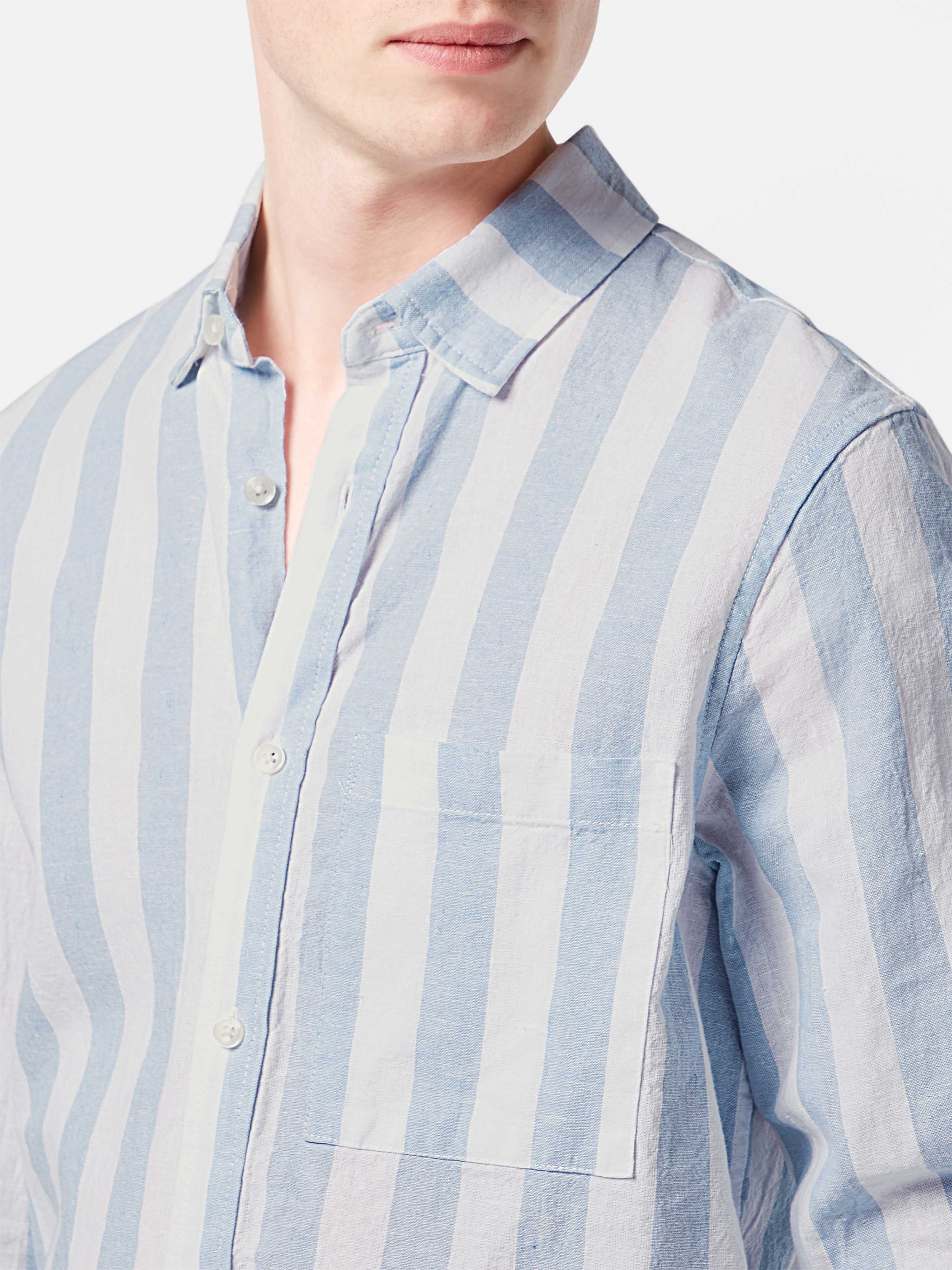 This lightweight long-sleeved seersucker shirt features classic stripes and a textured finish, blending comfort with effortless style.

100% Cotton

Regular fit