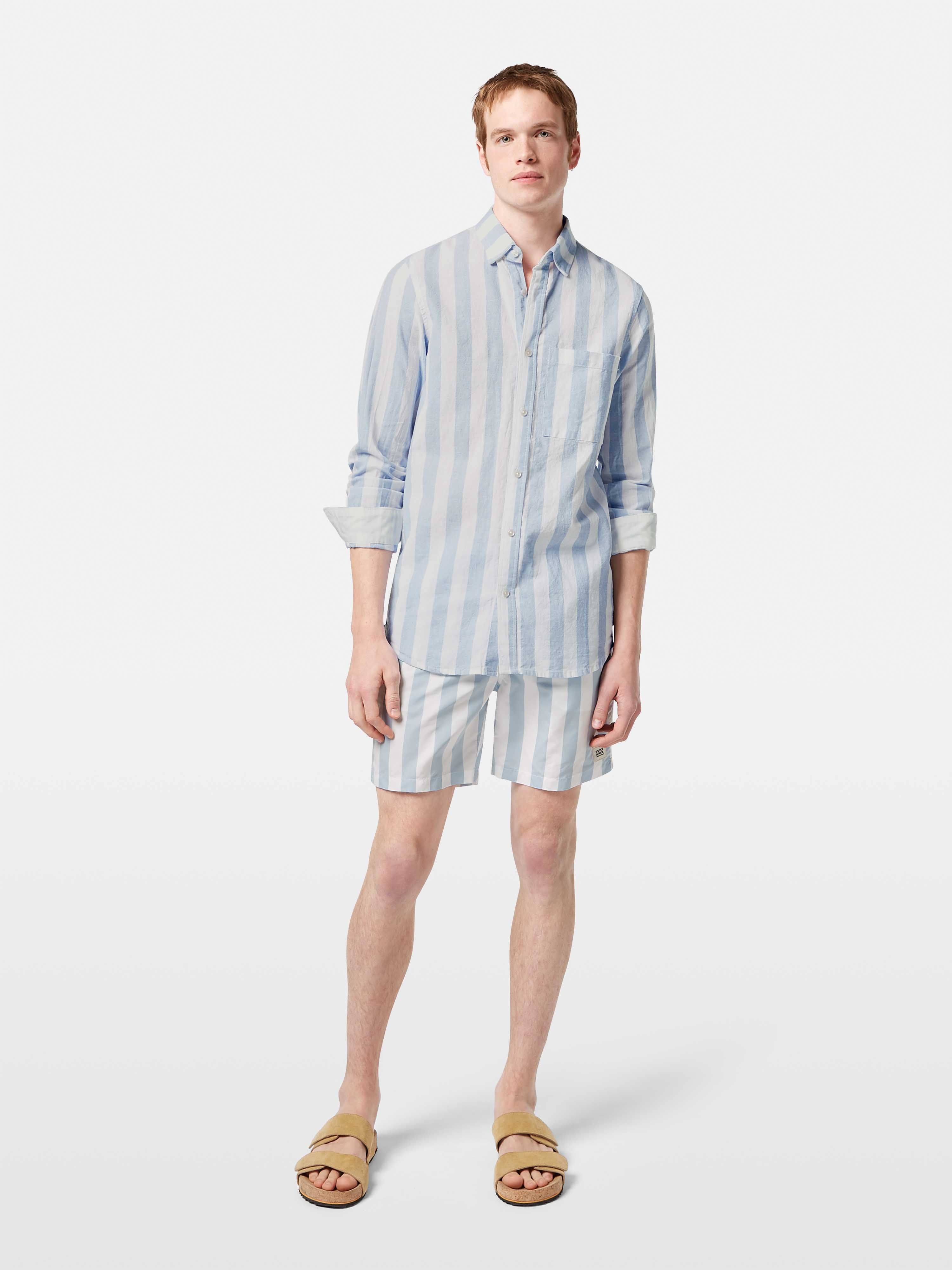 This lightweight long-sleeved seersucker shirt features classic stripes and a textured finish, blending comfort with effortless style.

100% Cotton

Regular fit