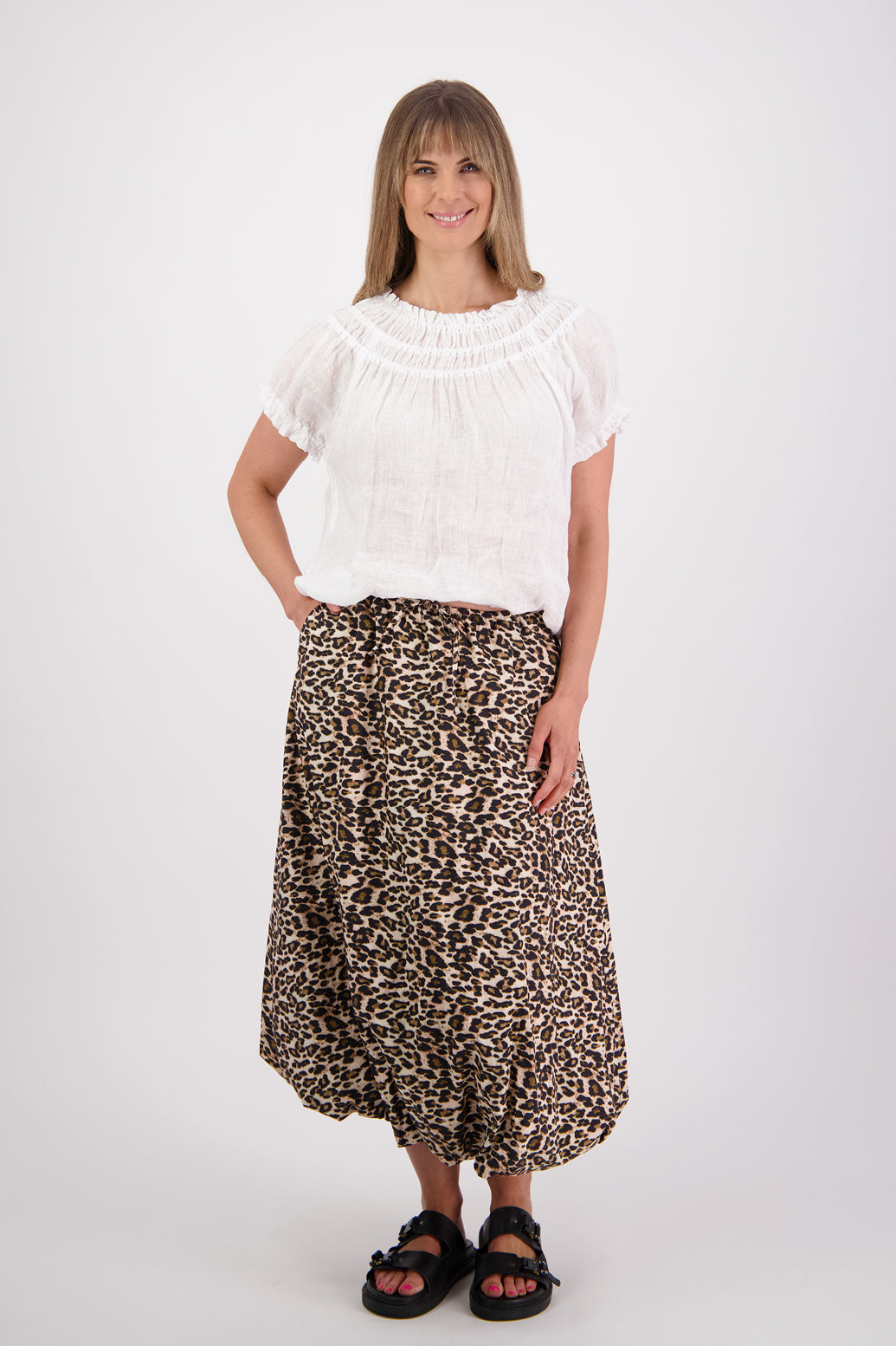 Draw cord waist
- Bubble hem skirt
- Pockets