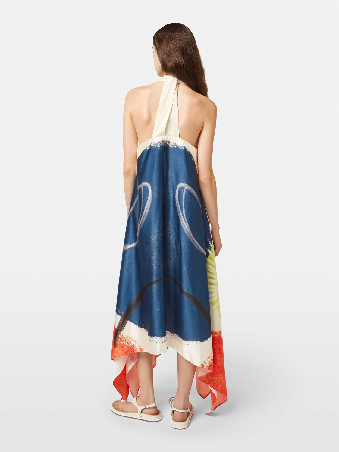 Effortlessly sophisticated, this midi dress showcases a bold abstract print and a relaxed silhouette for a perfect blend of style and ease.

100% Polyester